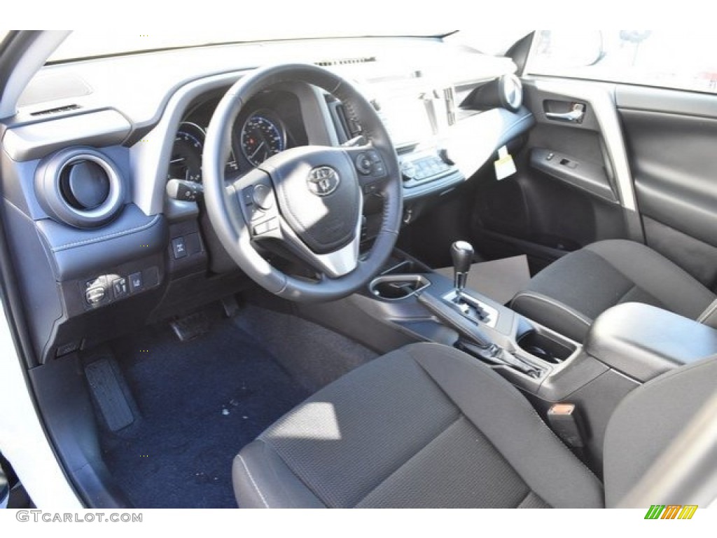 2018 RAV4 XLE AWD - Super White / Black photo #5