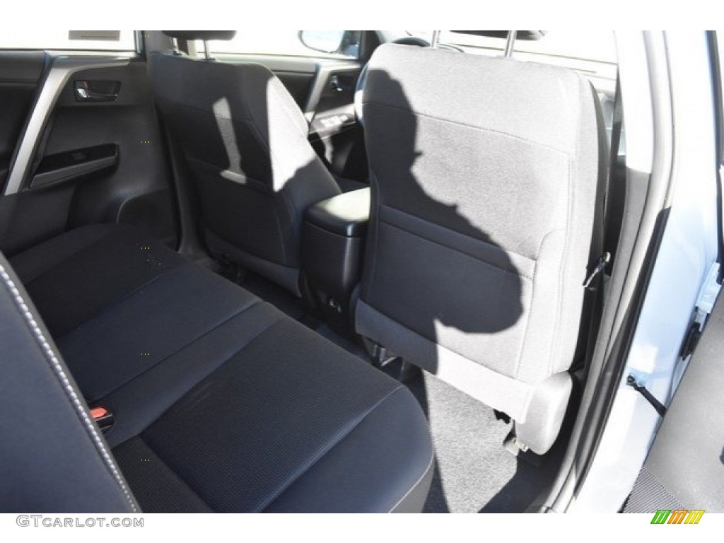 2018 RAV4 XLE AWD - Super White / Black photo #12