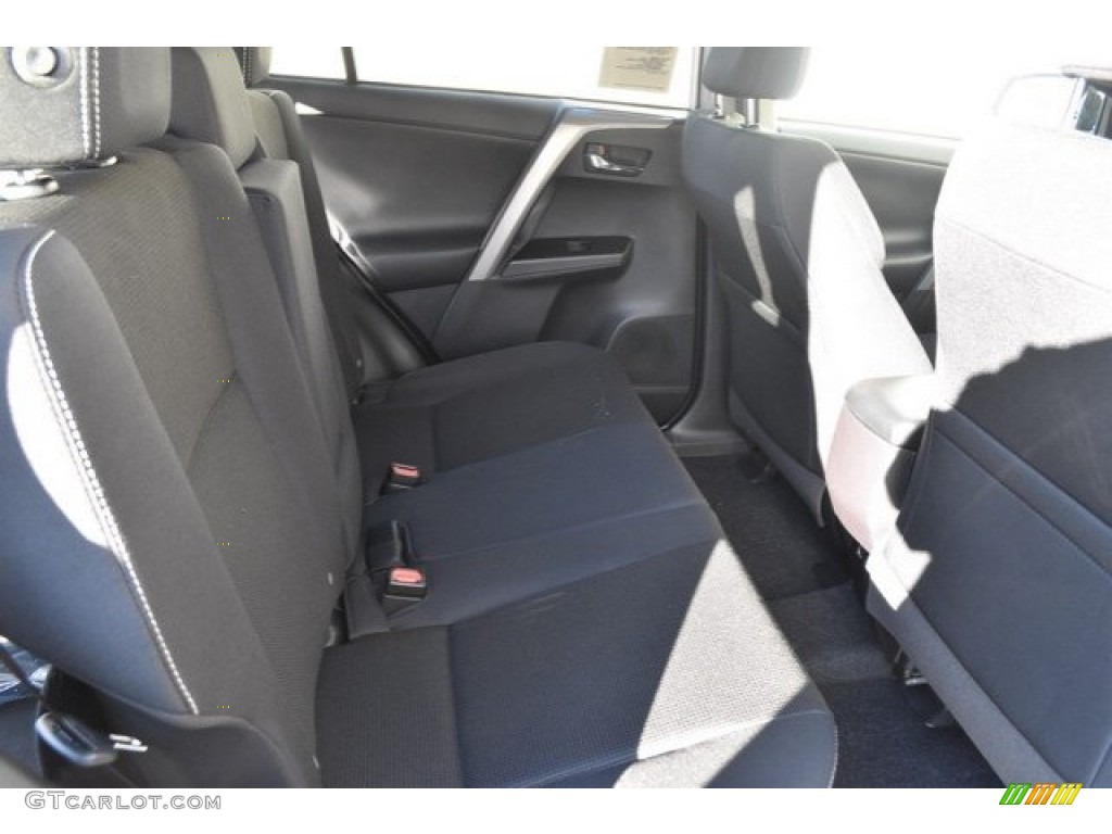 2018 RAV4 XLE AWD - Super White / Black photo #13