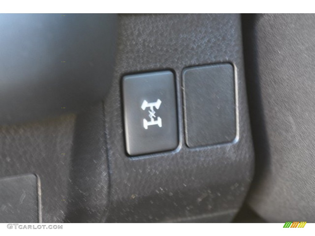 2018 RAV4 XLE AWD - Super White / Black photo #16