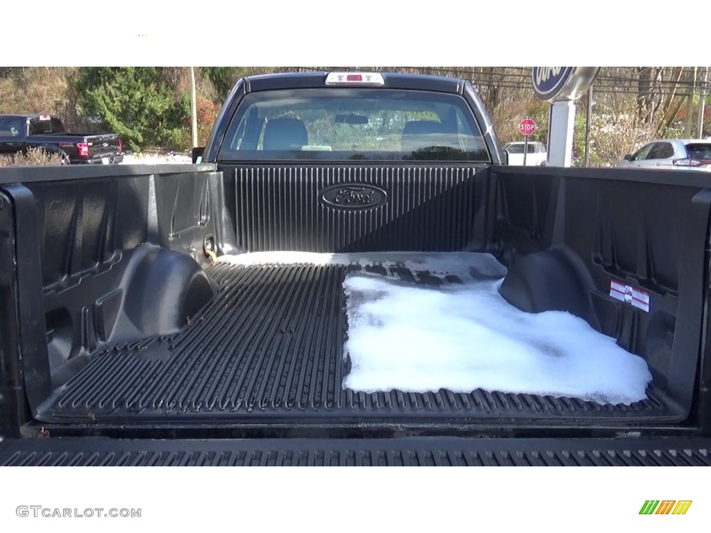 2010 F150 XL Regular Cab - Tuxedo Black / Medium Stone photo #17