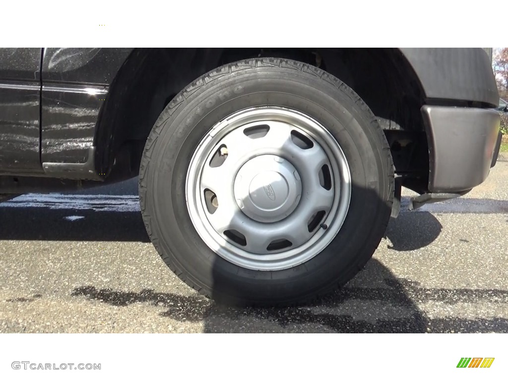 2010 F150 XL Regular Cab - Tuxedo Black / Medium Stone photo #22