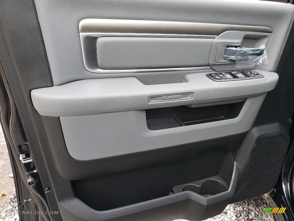2019 1500 Classic Big Horn Crew Cab 4x4 - Brilliant Black Crystal Pearl / Black/Diesel Gray photo #8