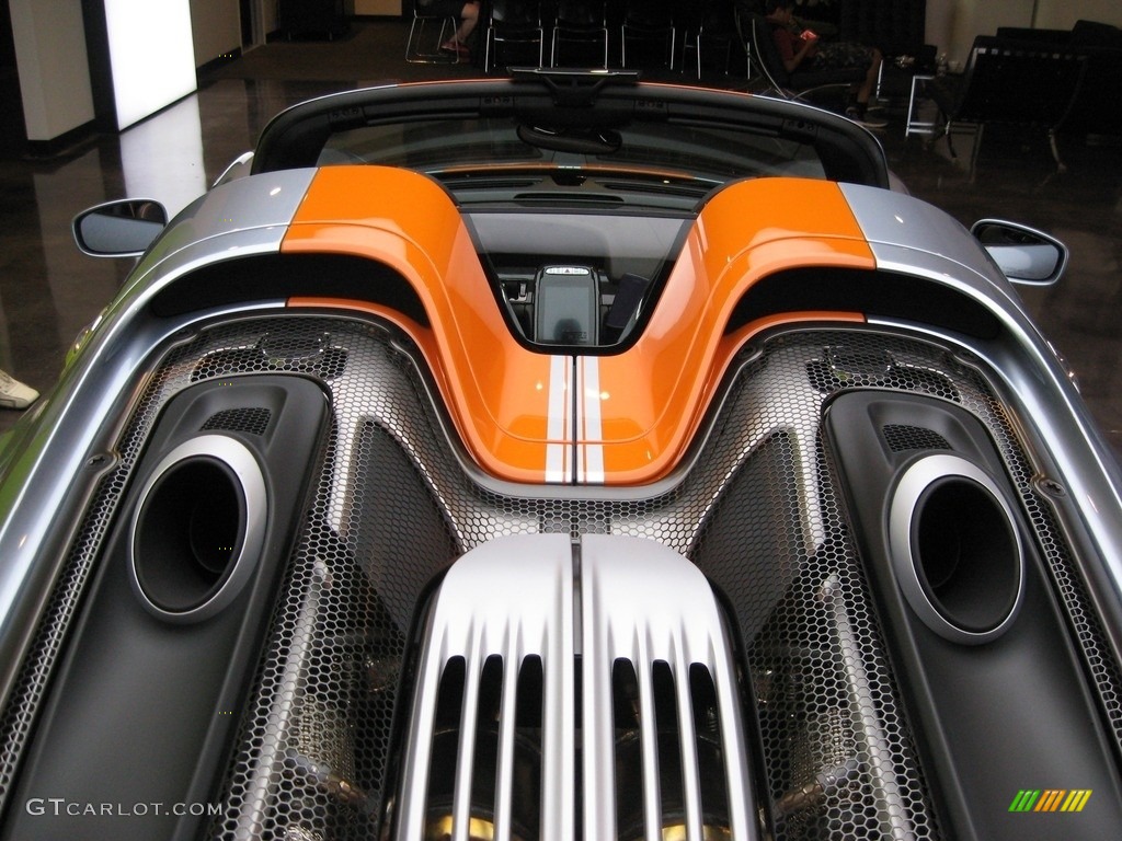 2015 Porsche 918 Spyder with Weissach Package Engine Photos