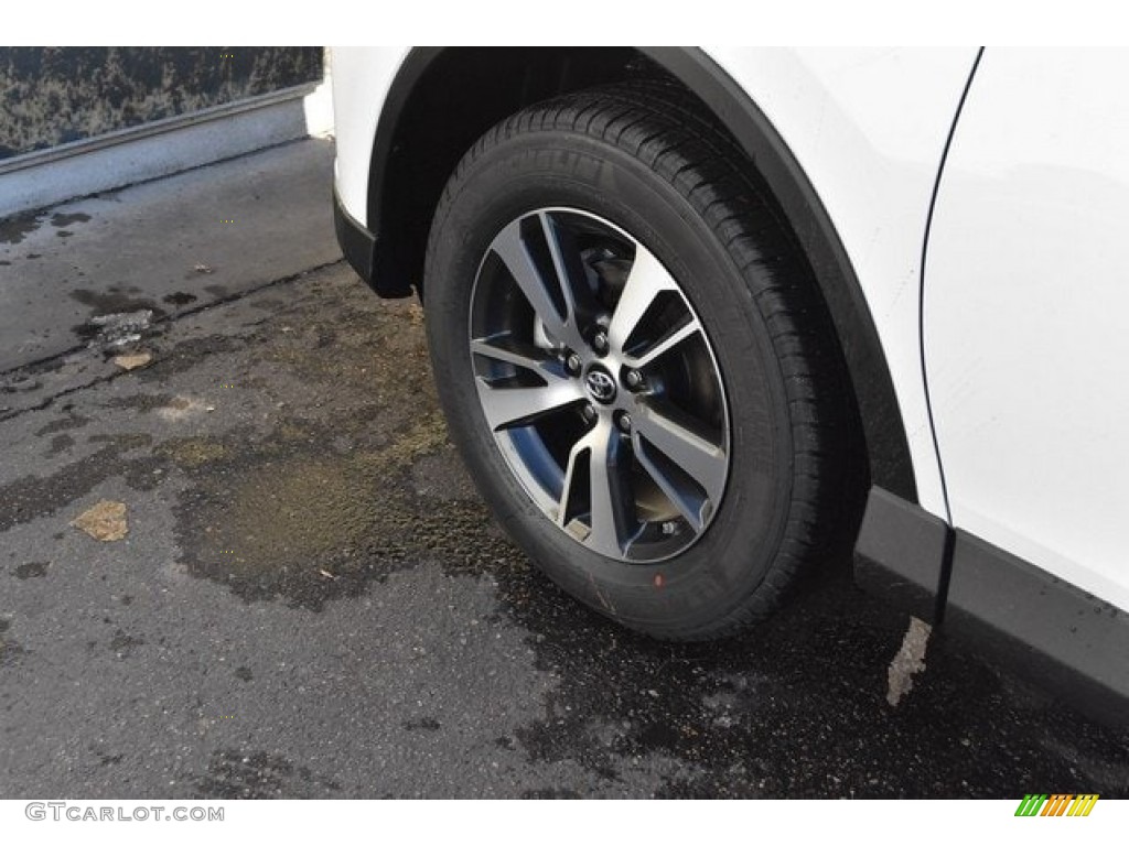 2018 RAV4 XLE AWD - Super White / Black photo #33