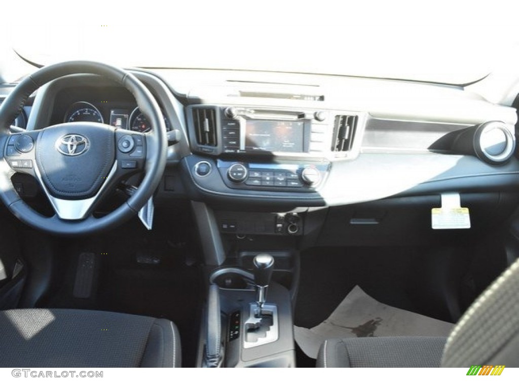 2018 RAV4 XLE AWD - Super White / Black photo #8