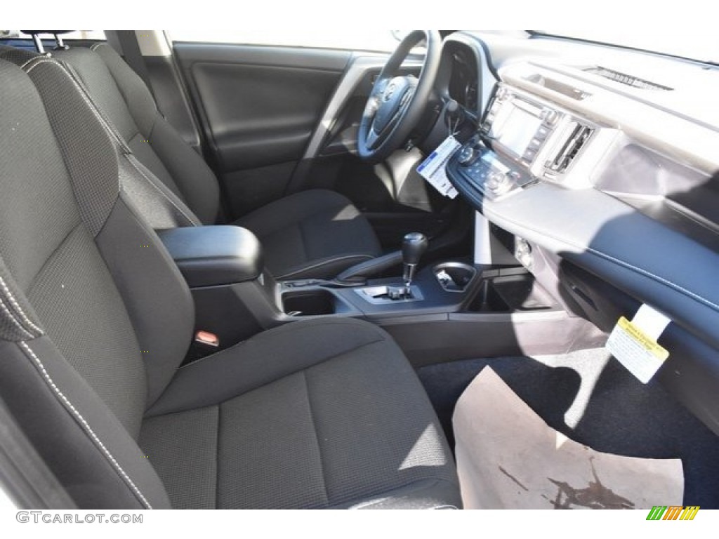 2018 RAV4 XLE AWD - Super White / Black photo #12