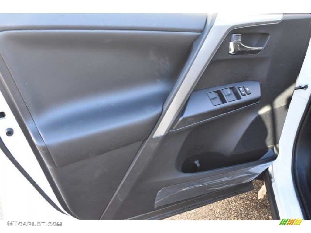 2018 RAV4 XLE AWD - Super White / Black photo #20