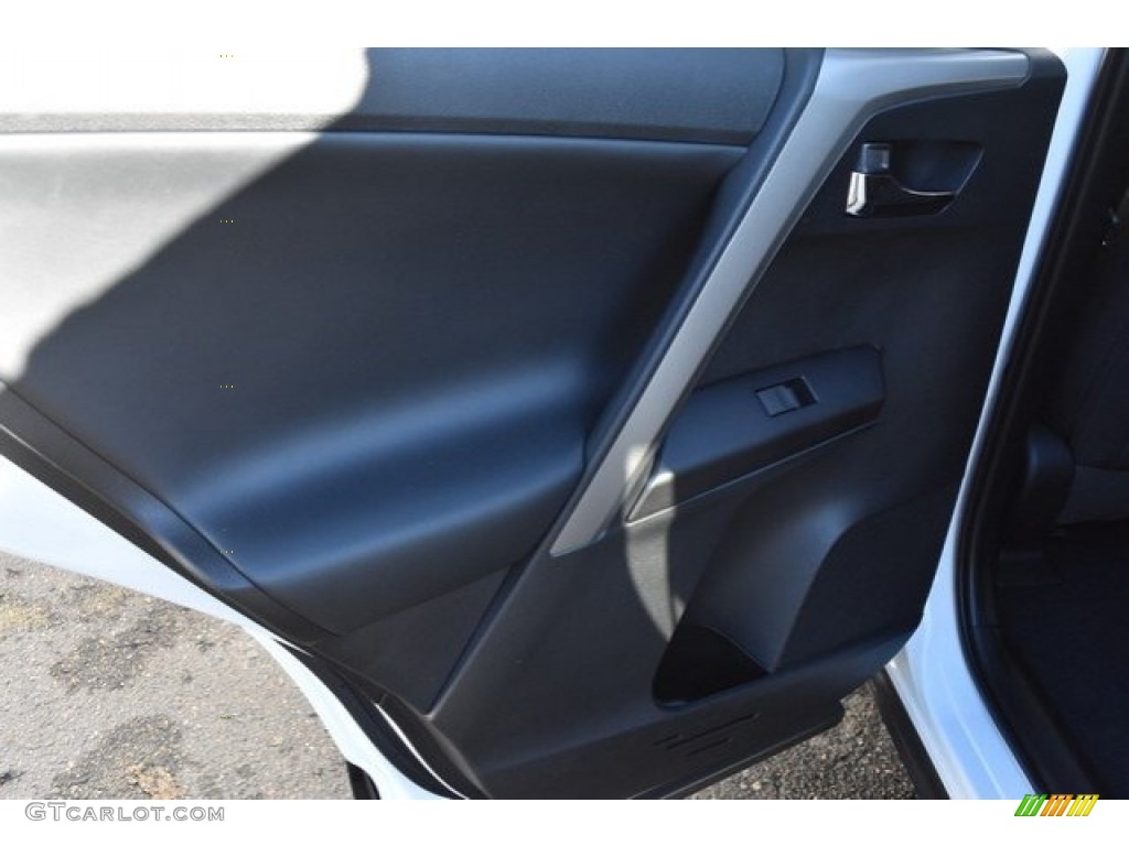 2018 RAV4 XLE AWD - Super White / Black photo #21