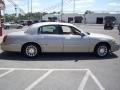 2002 Light Parchment Gold Lincoln Town Car Signature  photo #6