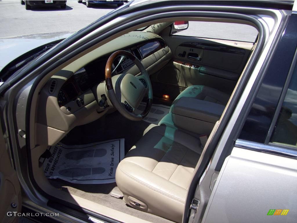 2002 Town Car Signature - Light Parchment Gold / Medium Parchment photo #9