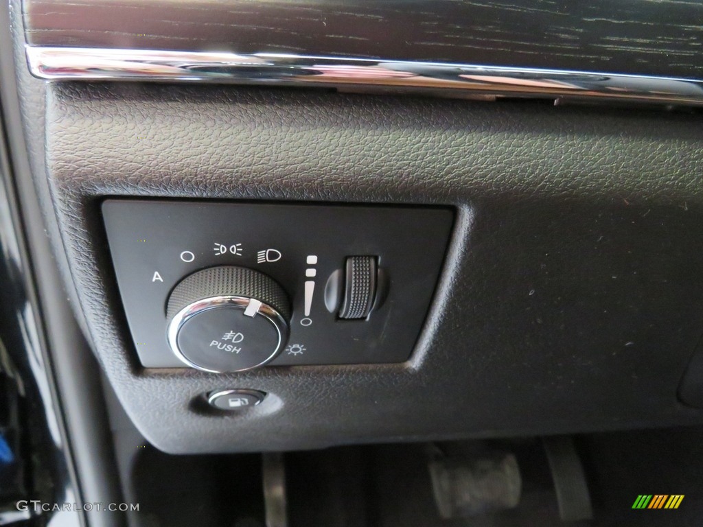 2019 Jeep Grand Cherokee Summit 4x4 Controls Photo #130530475