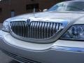 2007 Vibrant White Lincoln Town Car Signature  photo #16