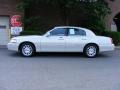 2007 Vibrant White Lincoln Town Car Signature  photo #19