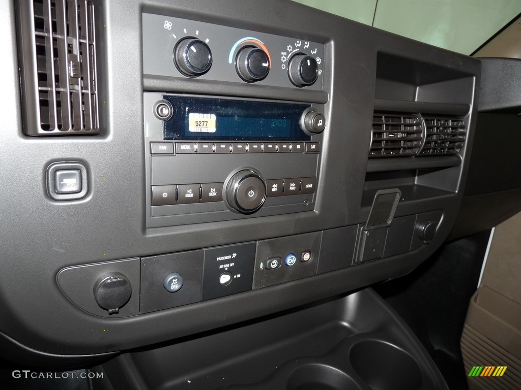 2019 GMC Savana Van 2500 Cargo Controls Photo #130534486