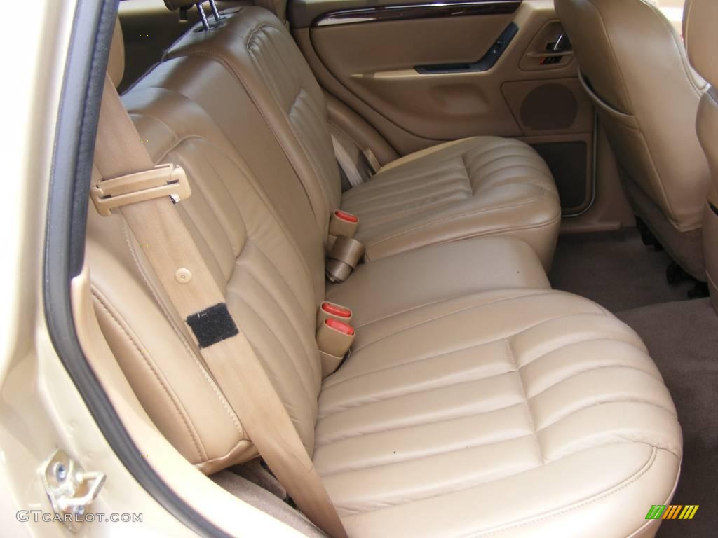 2000 Grand Cherokee Limited - Champagne Pearlcoat / Taupe photo #21