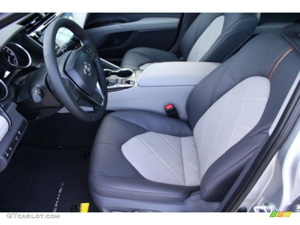 2019 Toyota Camry XLE Front Seat Photo #130537036