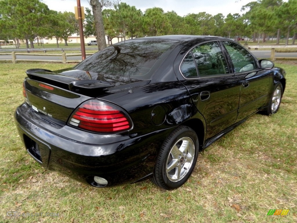 2004 Grand Am SE Sedan - Black / Dark Pewter photo #5
