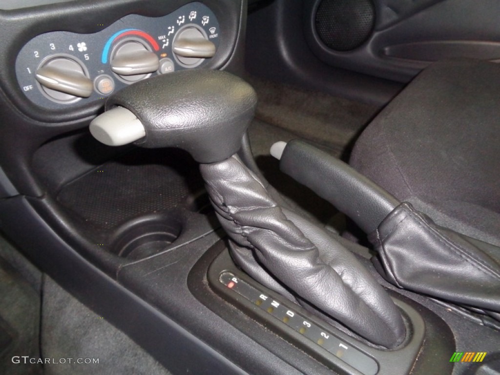 2004 Grand Am SE Sedan - Black / Dark Pewter photo #6