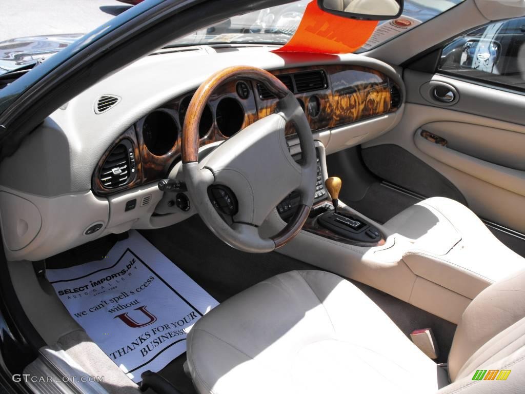 1999 XK XK8 Convertible - British Racing Green / Oatmeal photo #12