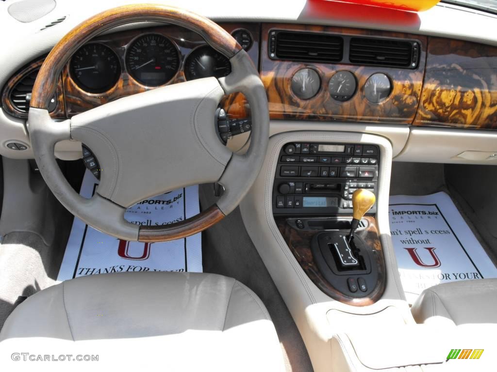 1999 XK XK8 Convertible - British Racing Green / Oatmeal photo #15