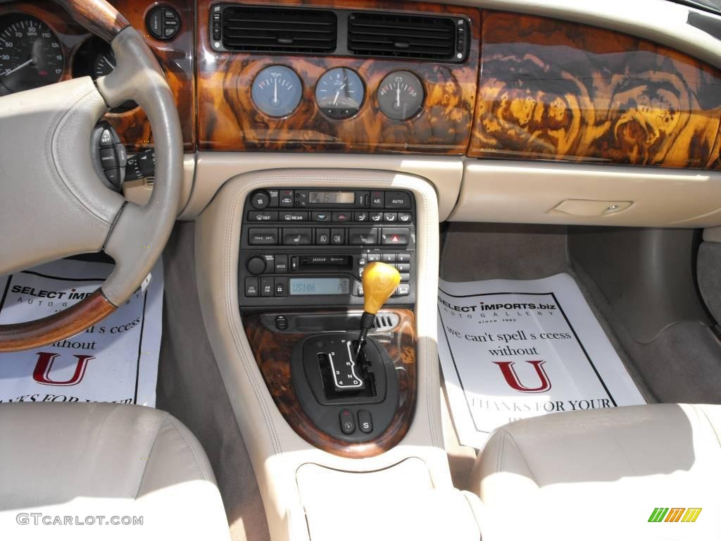 1999 XK XK8 Convertible - British Racing Green / Oatmeal photo #16