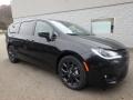 2019 Brilliant Black Crystal Pearl Chrysler Pacifica Limited  photo #7