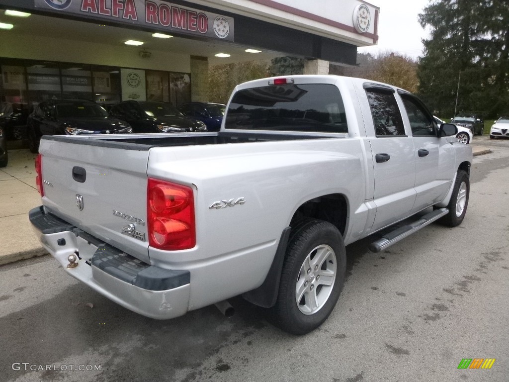 2011 Dakota Big Horn Crew Cab 4x4 - Bright Silver Metallic / Dark Slate Gray/Medium Slate Gray photo #2