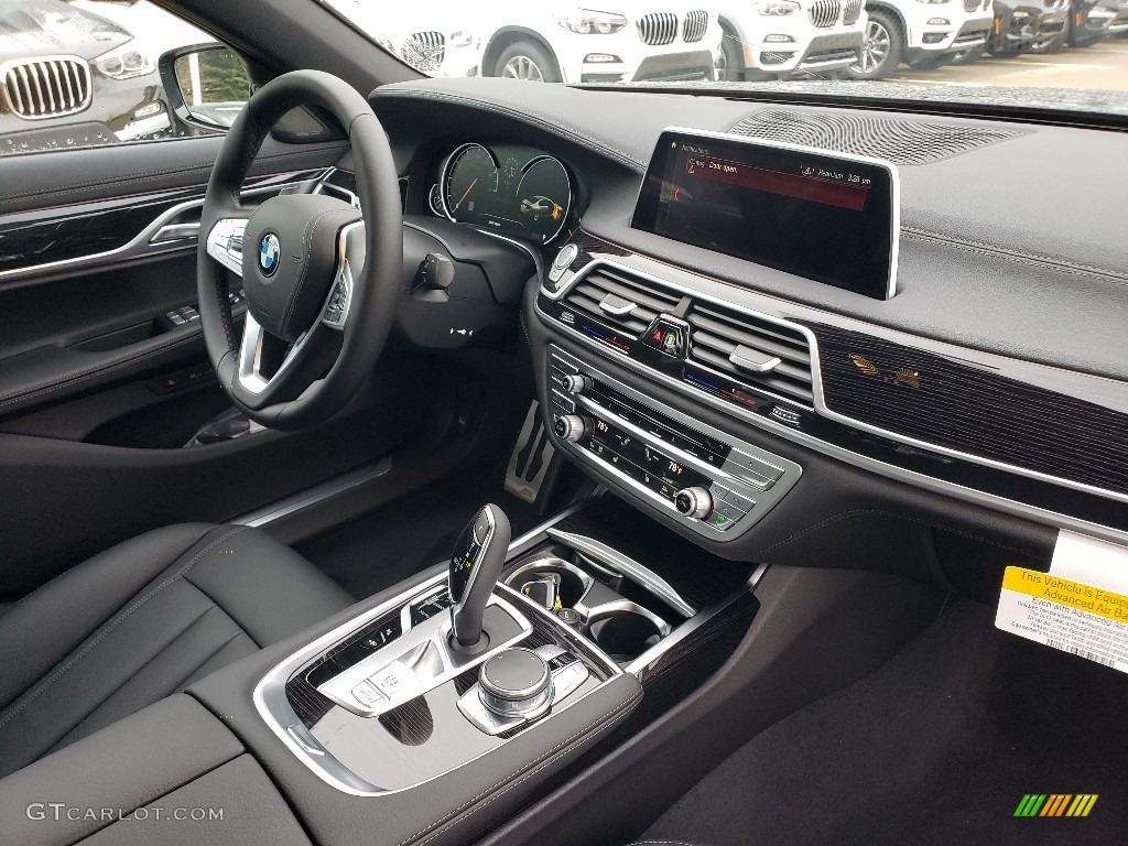 2019 7 Series 740i xDrive Sedan - Black Sapphire Metallic / Black photo #4