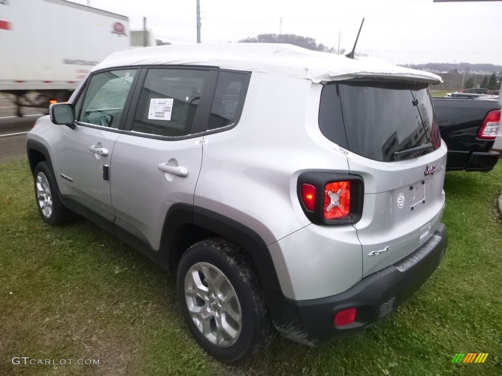 2018 Renegade Latitude 4x4 - Glacier Metallic / Black photo #3