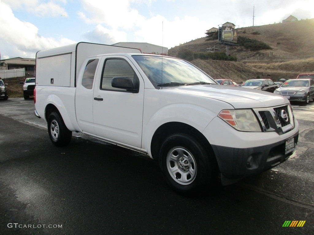 2009 Frontier XE King Cab - Avalanche White / Graphite photo #1
