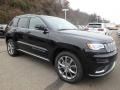 Front 3/4 View of 2019 Grand Cherokee Summit 4x4