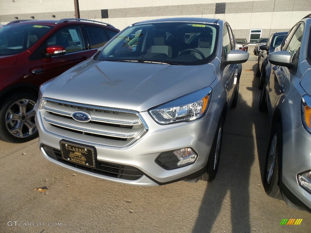 2019 Escape SE - Ingot Silver / Chromite Gray/Charcoal Black photo #1