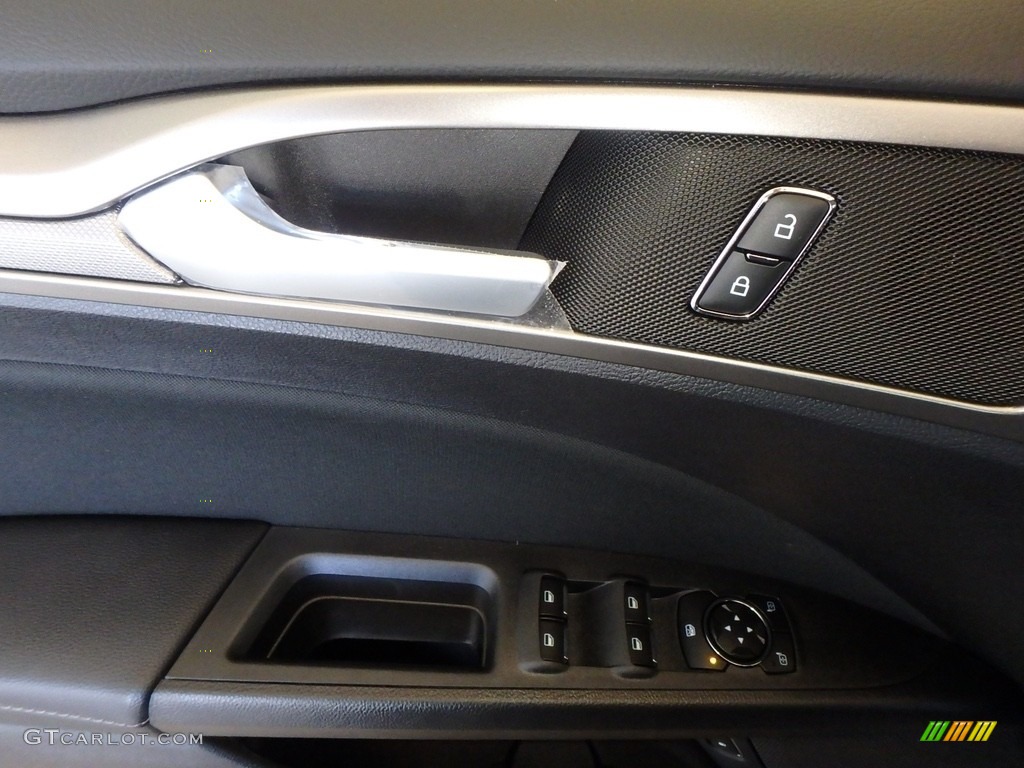 2019 Ford Fusion Hybrid SE Controls Photo #130579083