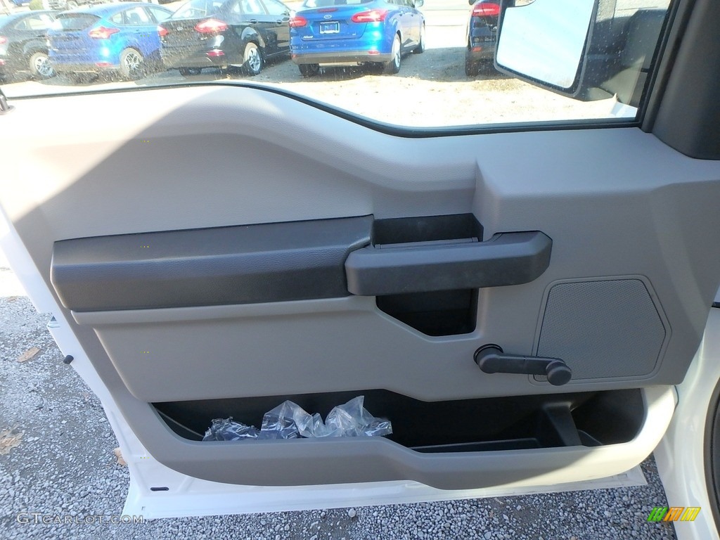 2019 Ford F150 XL Regular Cab Earth Gray Door Panel Photo #130579290