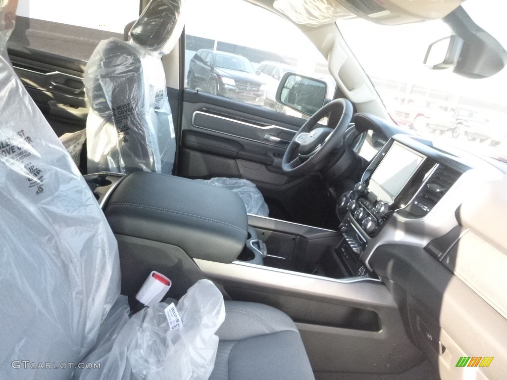 2019 1500 Big Horn Crew Cab 4x4 - Diamond Black Crystal Pearl / Black photo #3