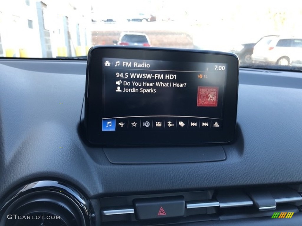 2019 Toyota Yaris LE Controls Photo #130581486