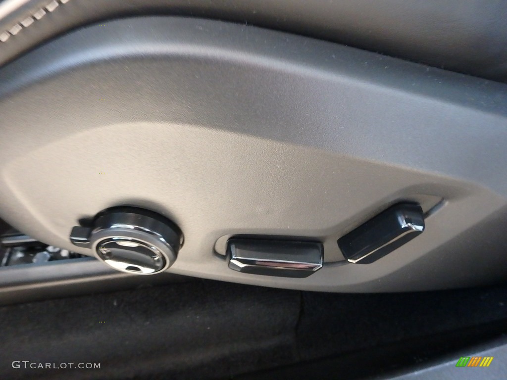 2019 Volvo XC90 T6 AWD R-Design Controls Photo #130585158
