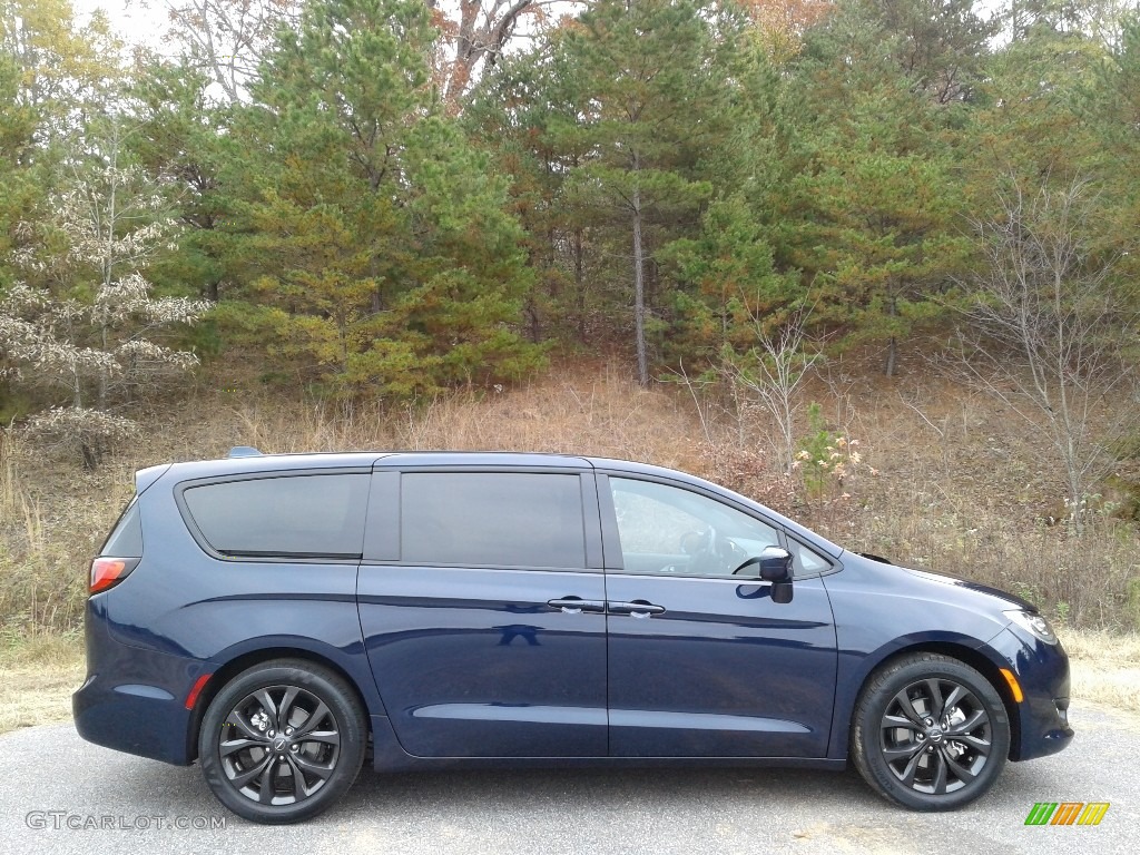 2019 Pacifica Touring Plus - Jazz Blue Pearl / Black/Alloy photo #5