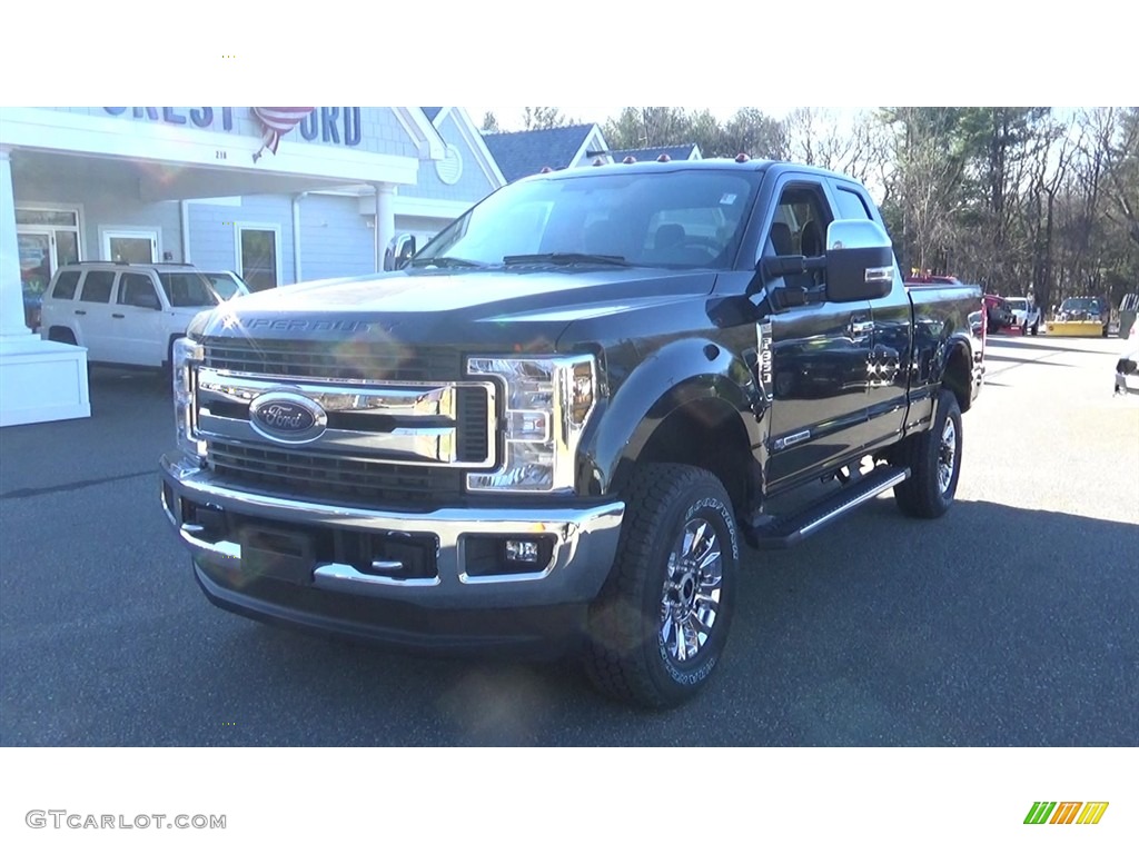 2019 F350 Super Duty XLT SuperCab 4x4 - Agate Black / Earth Gray photo #3