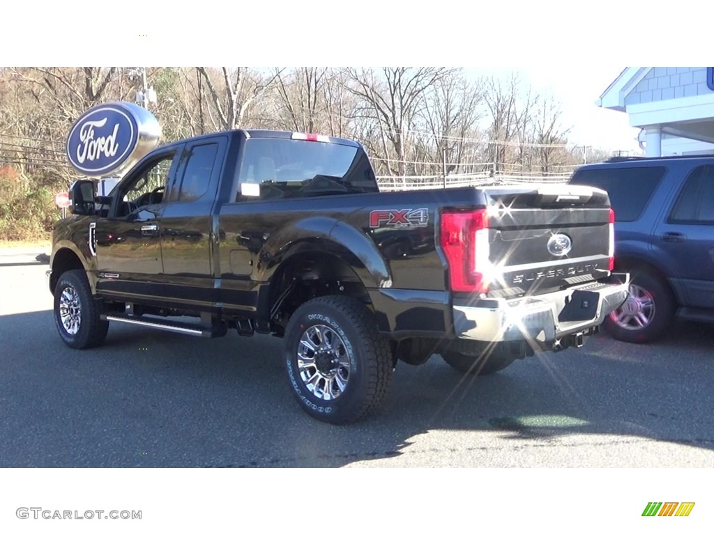 2019 F350 Super Duty XLT SuperCab 4x4 - Agate Black / Earth Gray photo #5