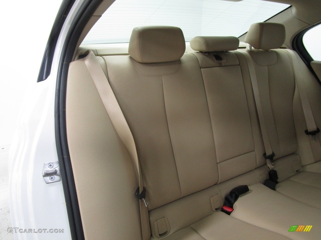 2015 3 Series 328i xDrive Sedan - Alpine White / Venetian Beige photo #17