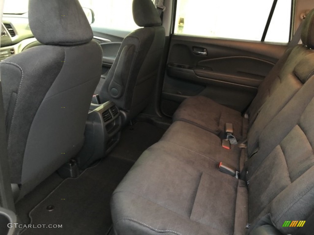 2019 Honda Pilot LX AWD Rear Seat Photos