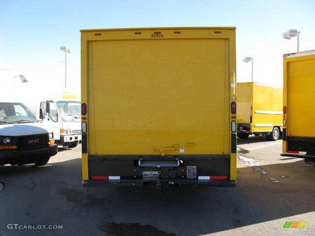 2005 Savana Cutaway 3500 Commercial Moving Truck - Yellow / Pewter photo #6