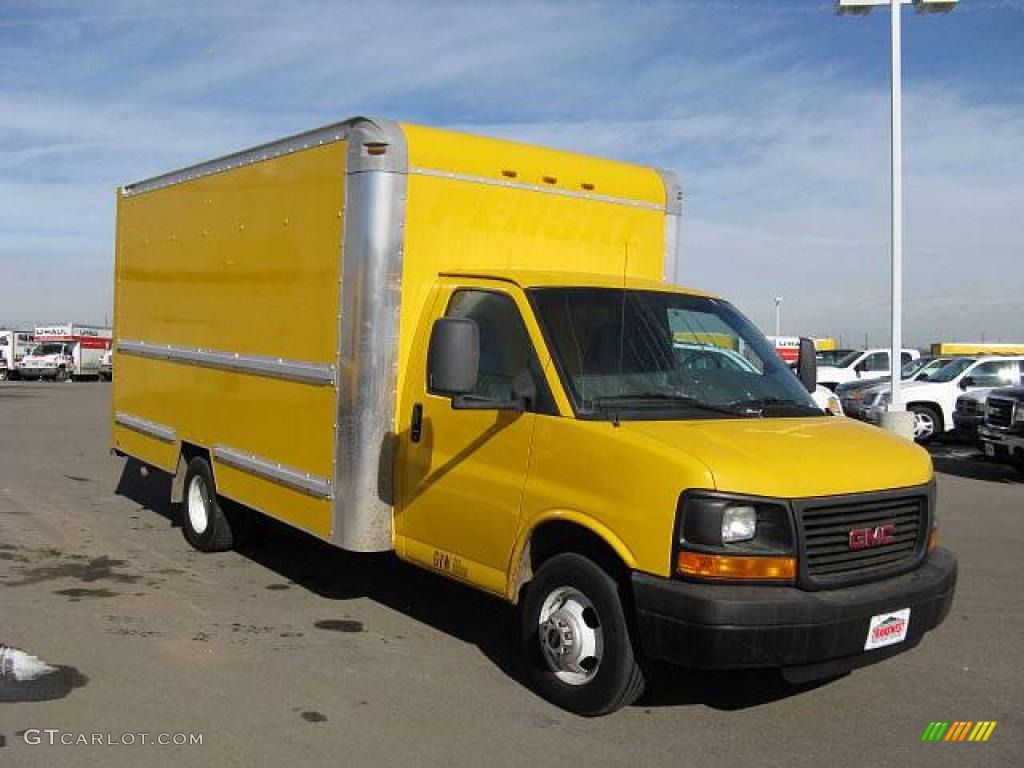 2005 Savana Cutaway 3500 Commercial Moving Truck - Yellow / Pewter photo #1