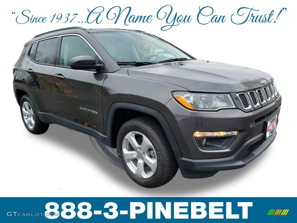 2019 Compass Latitude 4x4 - Granite Crystal Metallic / Black photo #1