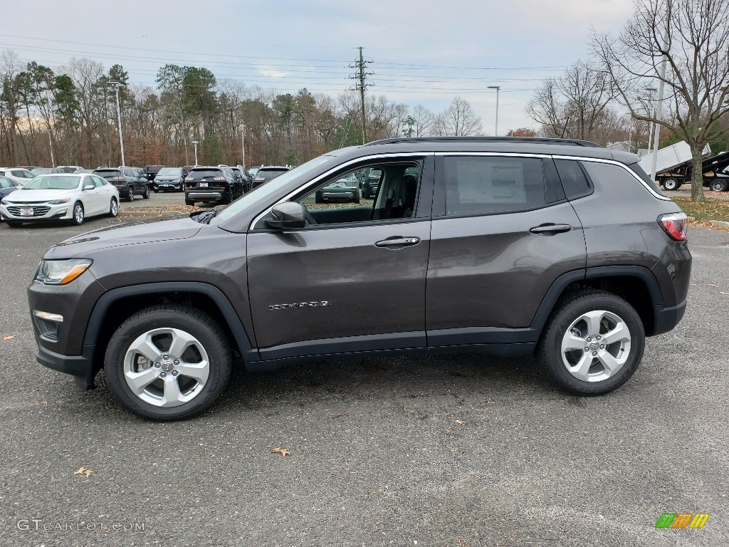 2019 Compass Latitude 4x4 - Granite Crystal Metallic / Black photo #3