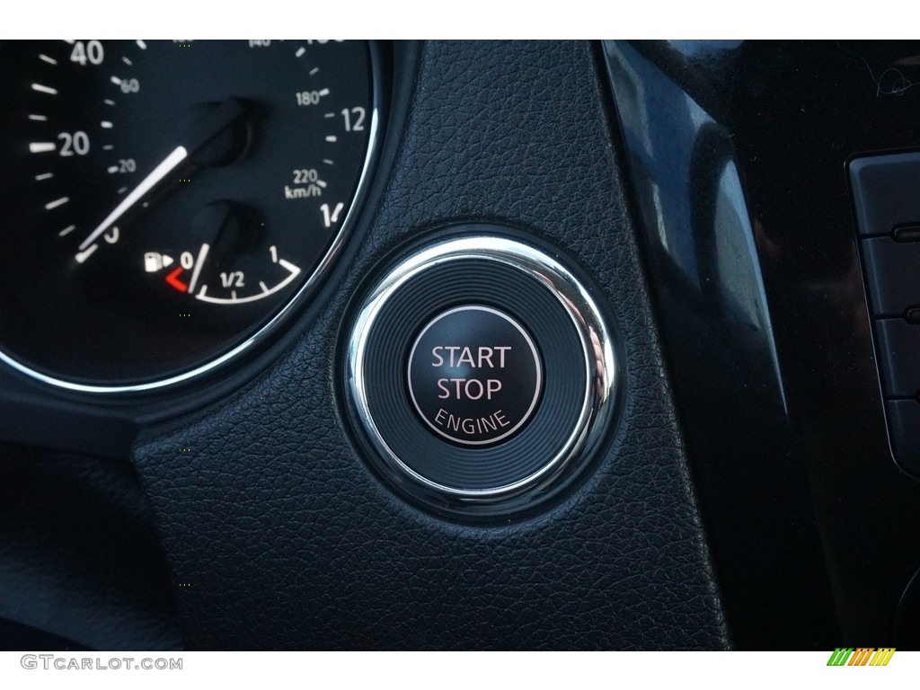 2018 Nissan Rogue SL Controls Photo #130620612