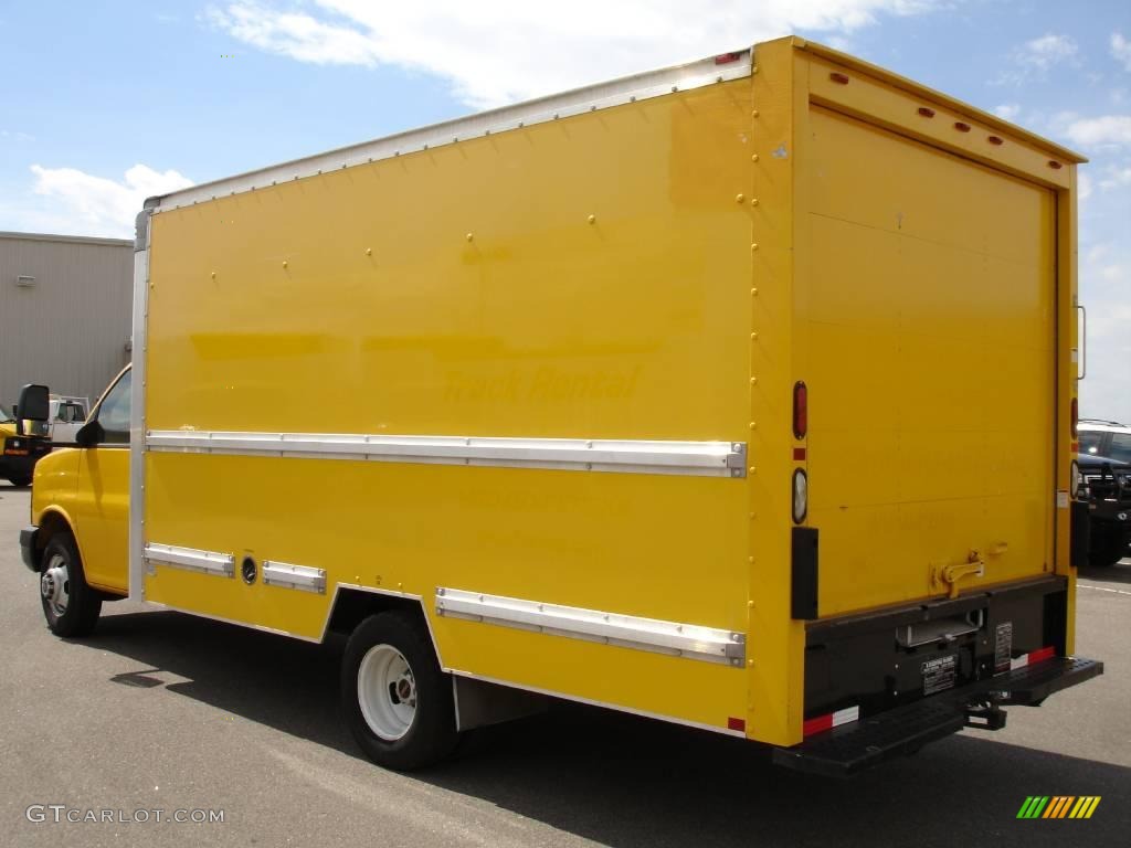 2005 Savana Cutaway 3500 Commercial Moving Truck - Yellow / Pewter photo #7