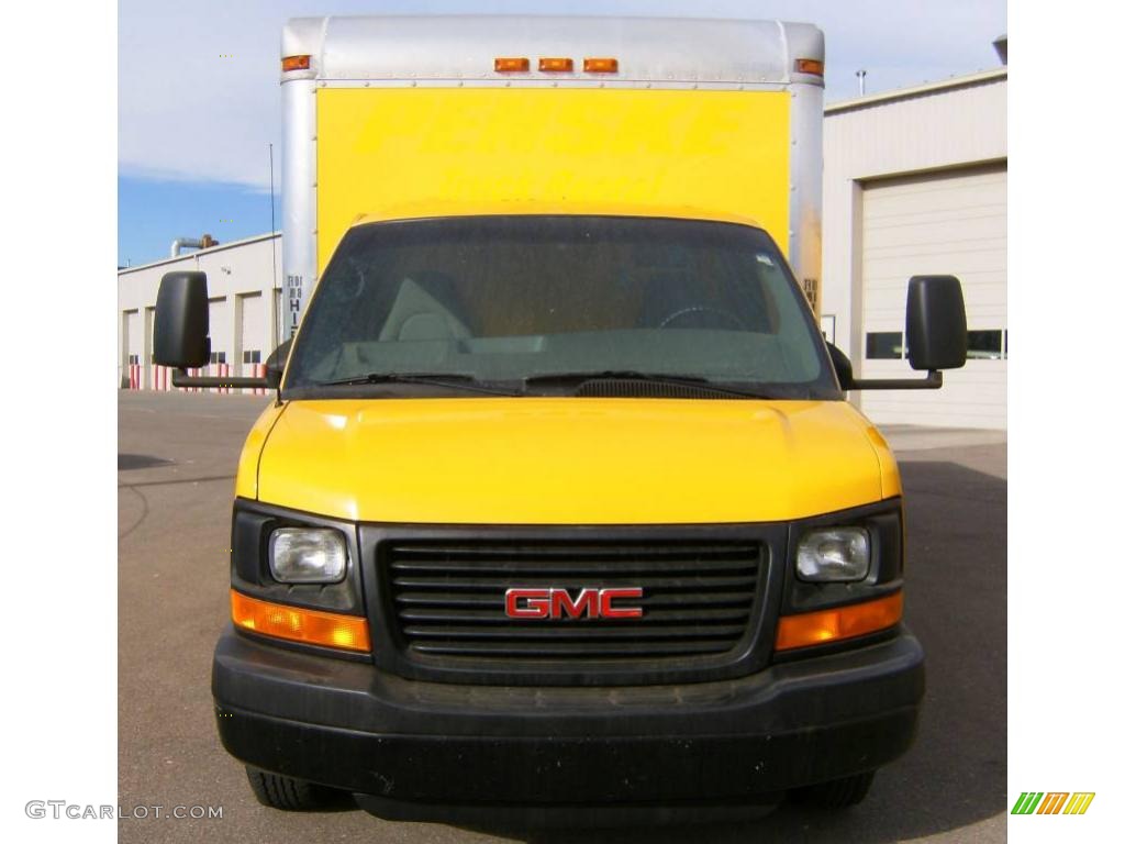 2006 Savana Cutaway 3500 Commercial Moving Truck - Yellow / Pewter photo #11